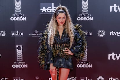 Lola Indigo, a su llegada a la gala de los Premios Odeón 2020.