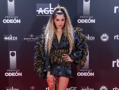 Lola Indigo, a su llegada a la gala de los Premios Odeón 2020.