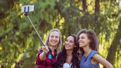 Una selección de los mejores 'palos-selfie' del mercado según tu presupuesto.