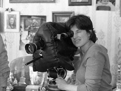 Chantal Akerman, durante el rodaje de 'Dis-moi', en 1980.