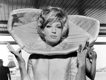 La actriz italiana Monica Vitti caracterizada para la película 'Modesty Blaise, superagente femenino' de Joseph Losey, de 1966.
