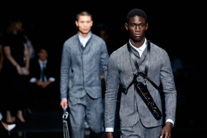 Desfile de moda masculina primavera / verano 2020 de Emporio Armani. Foto: