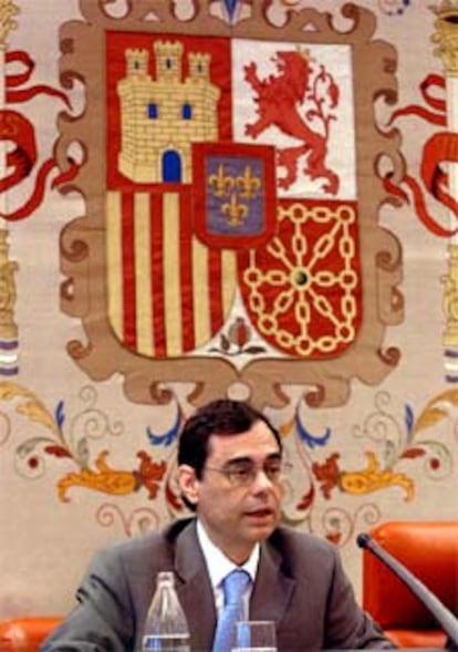 Jaime Caruana, gobernador del Banco de España, en el Congreso.