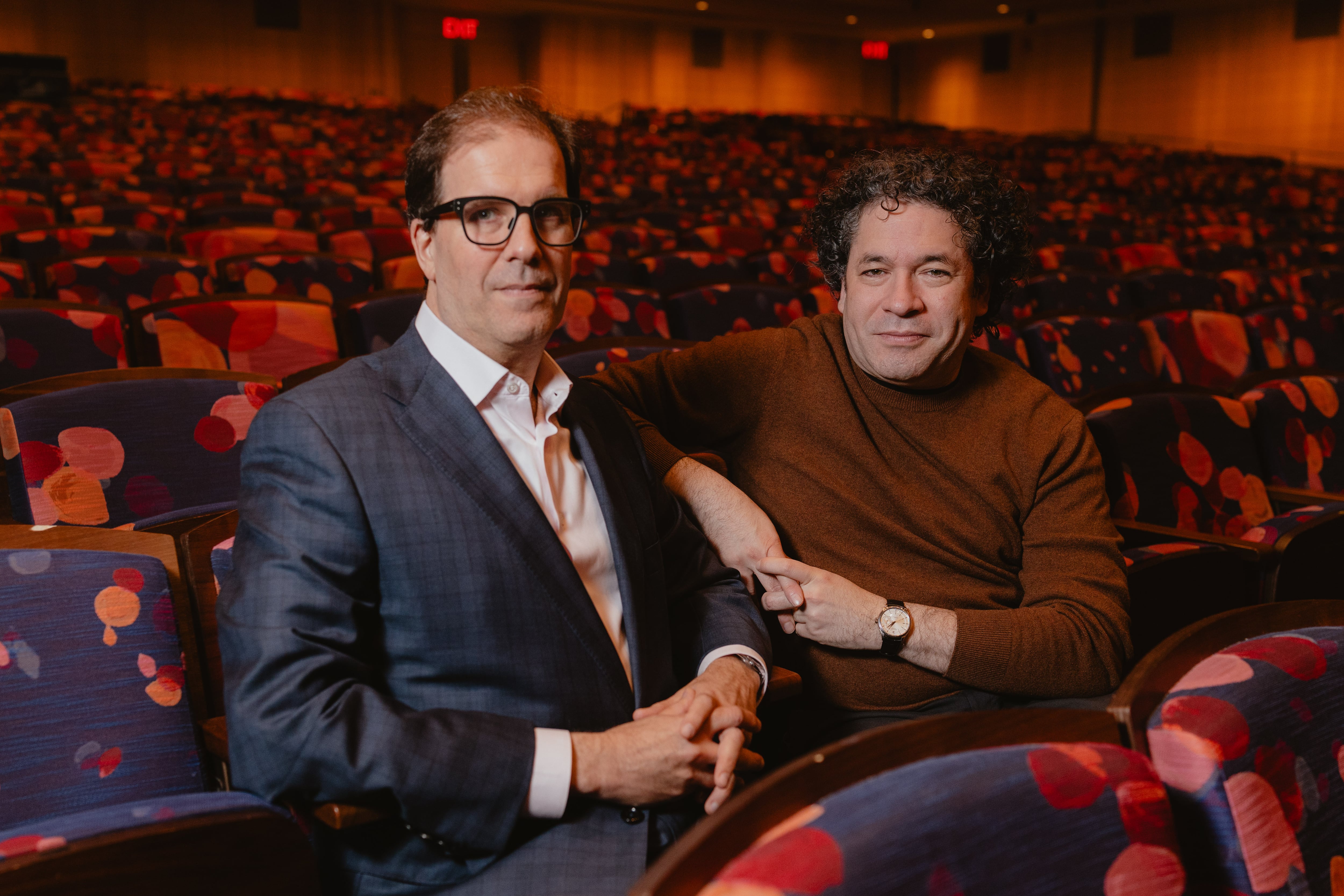Matías Tarnopolsky y Gustavo Dudamel en el David Geffen Hall, el 29 de septiembre.