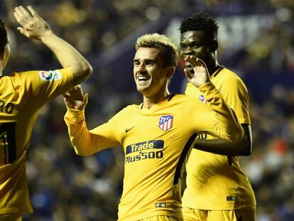 Antoine Griezmann uno de sus goles con Gameiro, ante Thomas.