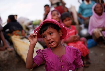 Los campos de refugiados de Bangladés están atestados de personas y en muchos casos carecen de servicios básicos como agua potable o atención médica.