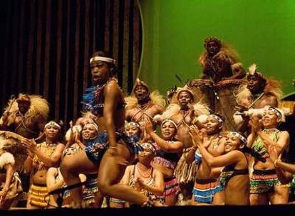 Un momento del espectáculo <b><i>Umoja, </b></i>que se representa en el Teatro de Madrid.