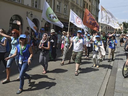 Varios peregrinos en Cracovia, este lunes. 