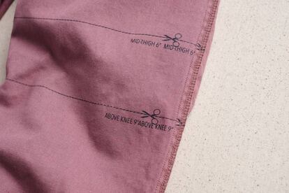 Marcas de corte en el interior de los pantalones Water<Less de Dockers.