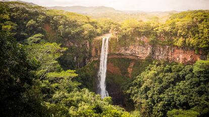 Cascada de Chamarel, en el montañoso interior de la isla de Mauricio.