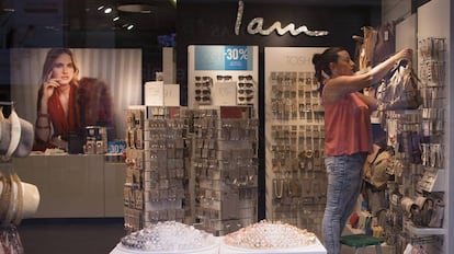 Un comercio en el centro de Sevilla.