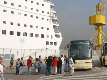 Cruceristas en el puerto de Barcelona.