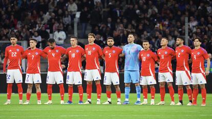 Los jugadores de la selección chilena antes del partido contra Francia, en Marsella, el 26 de marzo.