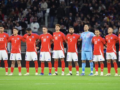 Los jugadores de la selección chilena antes del partido contra Francia, en Marsella, el 26 de marzo.