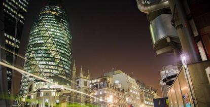 La Torre Gherkin en Londres, que fue proyectada por Norman Foster.