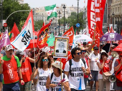 Manifestantes en la huelga de funcionarios de Justicia, en una marcha por Madrid.