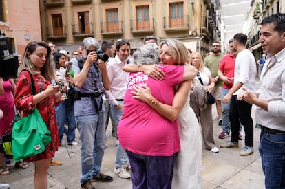 La líder de Sumar, Yolanda Díaz, durante un paseo electoral por la Plaza de las Pasiegas, este jueves en Granada.