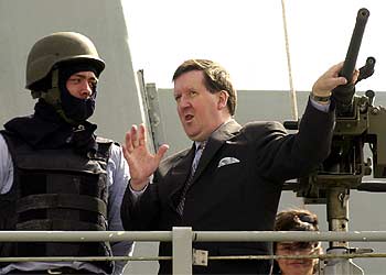 El exsecretario general de la OTAN George Robertson carga contra la política de defensa de Starmer en el Reino Unido