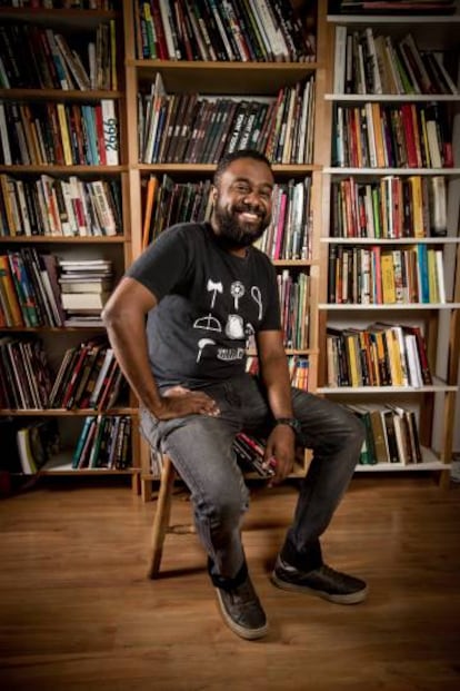 Marcelo D'Salete, autor del cómic 'Angola Janga', en su casa de São Paulo.