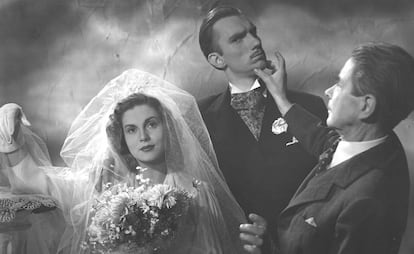 Isabel de Pomés y Fernando Fernán-Gómez en un fotograma de 'La muralla feliz', de Enrique Herreros (1947).