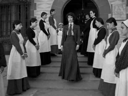 Fotograma de la película "Blancanieves" protagonizada por Maribel Verdú.