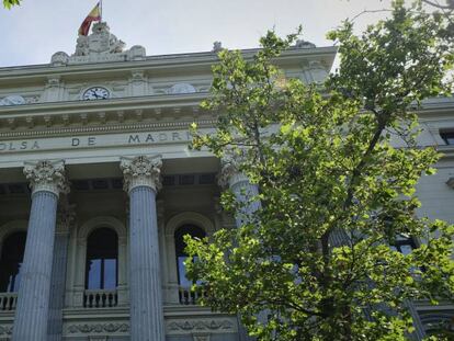 Fachada del edificio de la Bolsa de Madrid