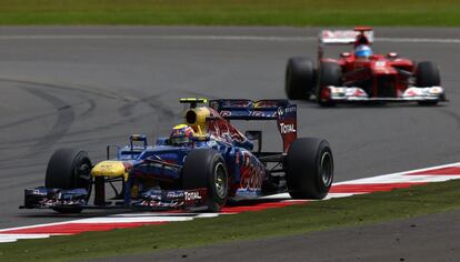 Webber supera a Alonso a falta de cuatro vueltas para el final.