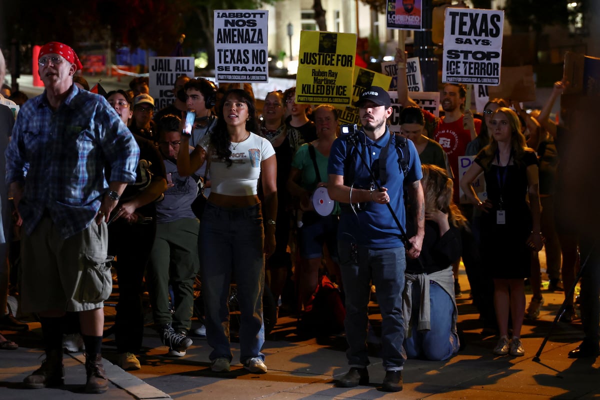 Activists train to monitor possible ICE activity at US midterm polling places