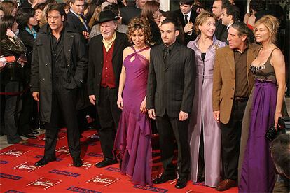 El equipo de <i>Mar adentro</i>,  a su llegada al Palacio de Congresos de Madrid.