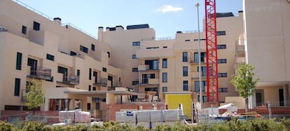 Construcci&oacute;n de viviendas en la nueva zona residencial de Valdebebas (Madrid). 