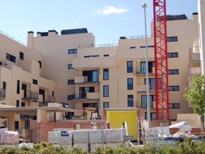 Construcci&oacute;n de viviendas en la nueva zona residencial de Valdebebas (Madrid). 