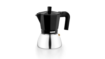 Cafeteras italianas sobre fondo blanco.
