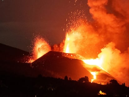 Erupción del volcán de Cumbre Vieja, este martes.