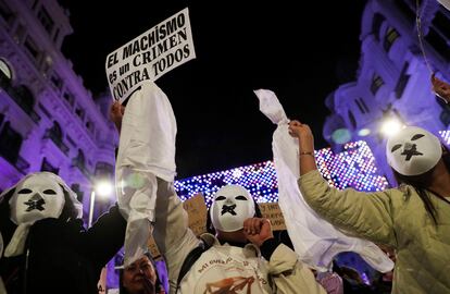 Participantes en una manifestación en el Día Internacional para la eliminación de la violencia contra las mujeres, en Madrid en 2022.