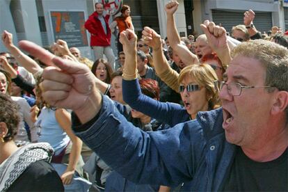 El secretario general de Fuerza Obrera, Jean-Claude Mailly, ha afirmado que la movilización es "fuerte" en todo el país y anunció nuevas medidas  en breve. En la foto, un momento de la manifestación en Marsella.