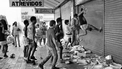 Asaltos en la zona comercial de Calidonia tras la invasión estadounidense en Ciudad de Panamá, en 1989.