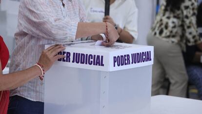 Simulacro de votaciones de las elecciones judiciales, el 6 de mayo.
