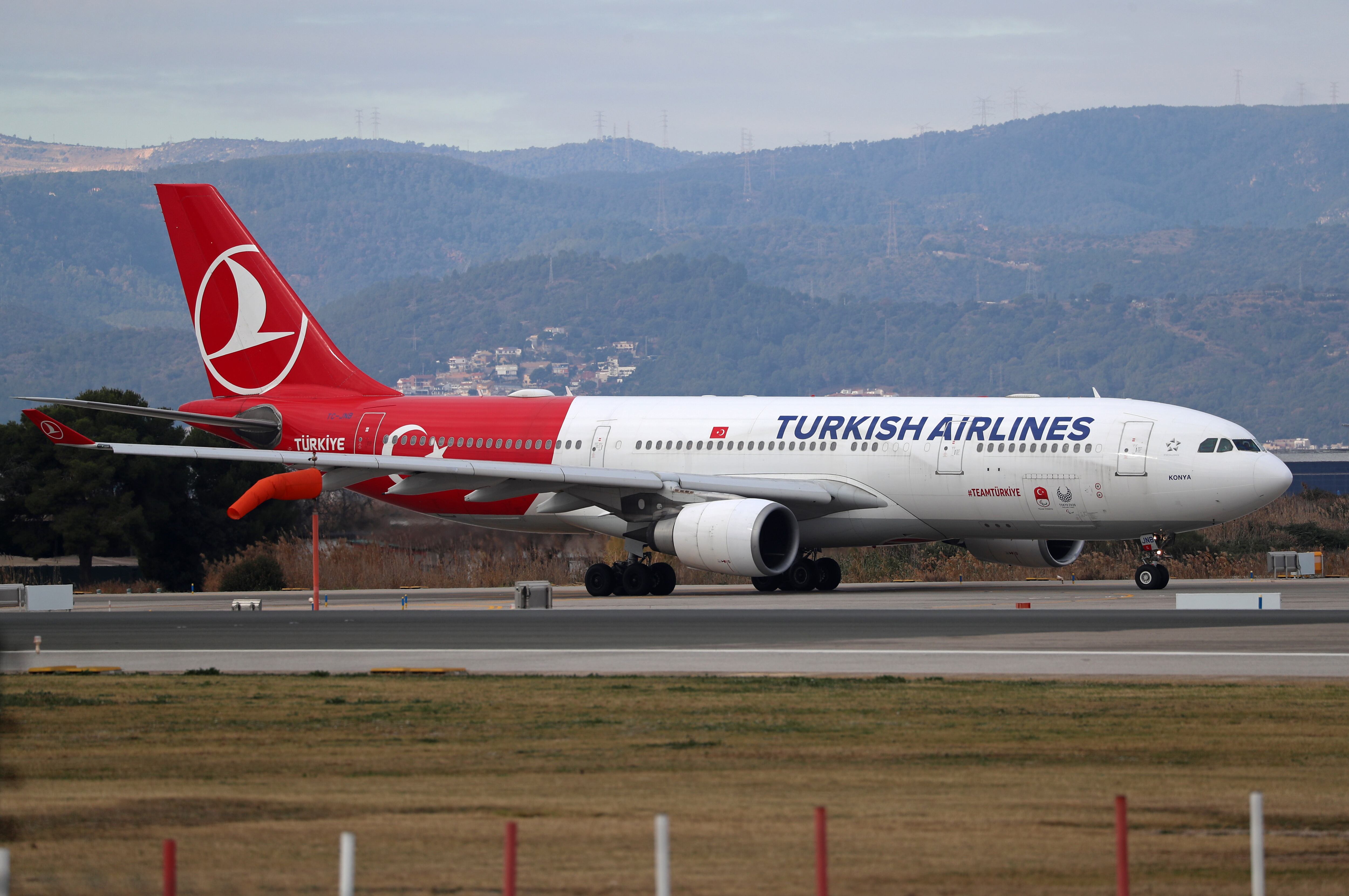 Un avión procedente de Turquía aterriza de emergencia en Barcelona por una amenaza de bomba