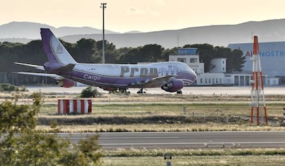 The Boeing 747 abandoned at Valencia airport.