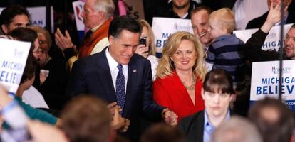 Mitt Romney y su mujer Ann comparecen tras conocerse los resultados.