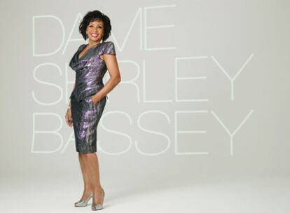 Shirley Bassey, en una imagen promocional de su último disco.