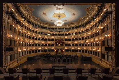 El 6 de julio de 2020, el Teatro de la Fenice reabrió al público tras cinco meses de cierre por culpa de la pandemia. Para garantizar el distanciamiento social se proyectó una nueva disposición del escenario. Sin embargo, la pandemia obligó a cerrar las puertas de nuevo. Actualmente el teatro transmite en directo a través de su canal YouTube los conciertos programados para la temporada.