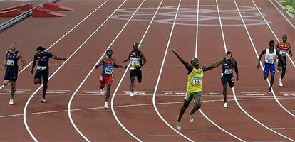 El jamaicano bate también el récord en los 200 metros lisos con un tiempo de 19, 30 segundos y se lleva otro oro olímpico.