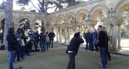 Fotografia dels membres de la nova Focus Engelhorn davant del claustre aquest dimarts.