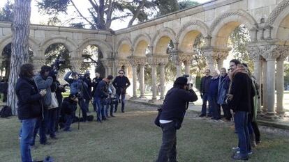 Fotografia dels membres de la nova Focus Engelhorn davant del claustre aquest dimarts.