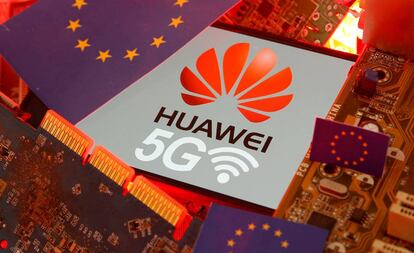 Foto de la Unión Europea y de la empresa china de telecomunicaciones Huawei, acusada por los EE UU de espionaje industrial.