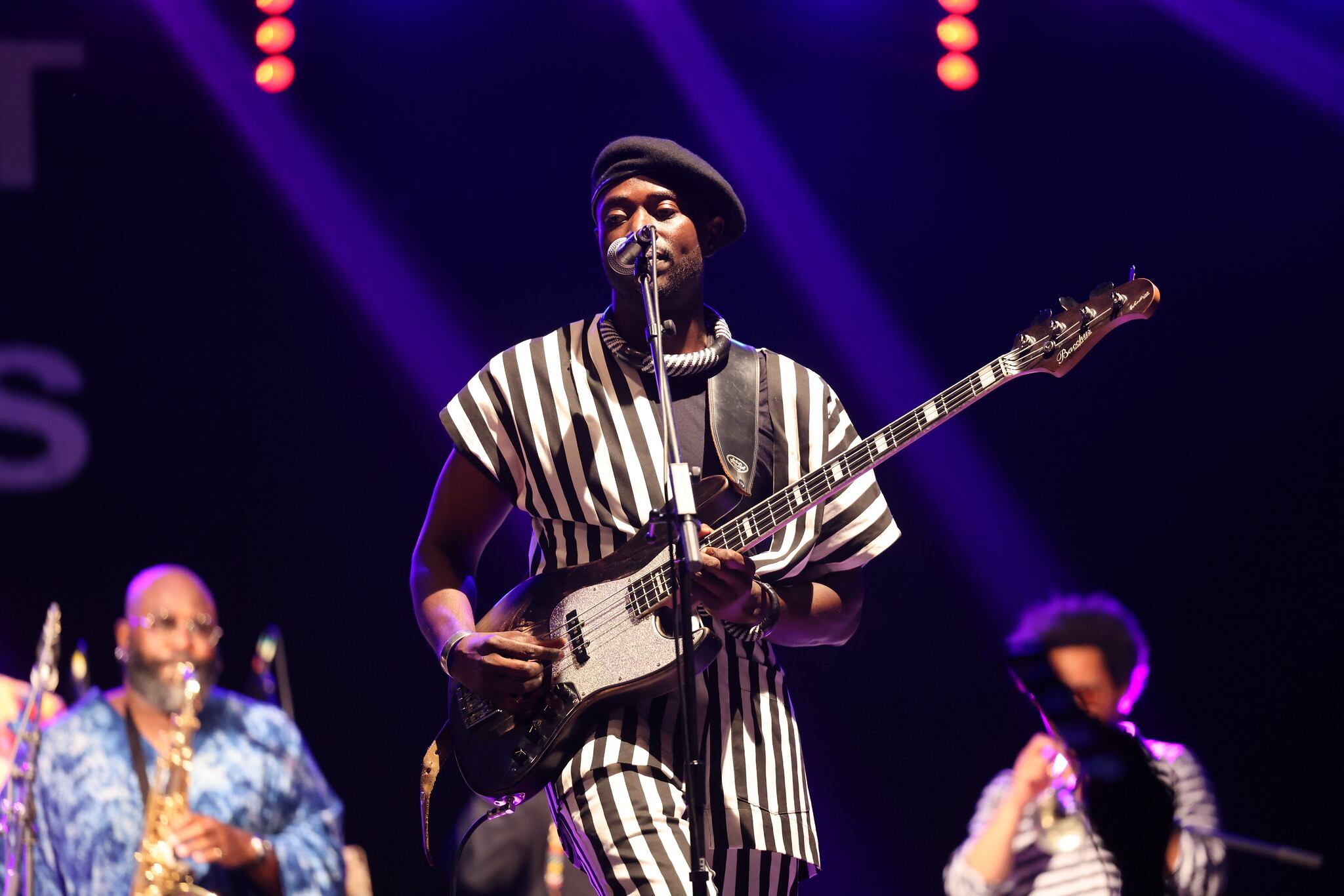 Alune Wade durante el Festival de Jazz de Sant Louis celebrado del 28 de mayo al 1 de junio en Senegal.
