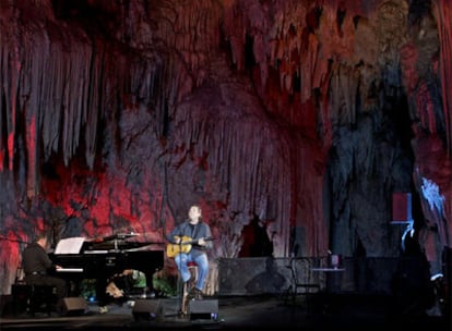 Joan Manuel Serrat, en el concierto que inauguró el Festival de la Cueva de Nerja.