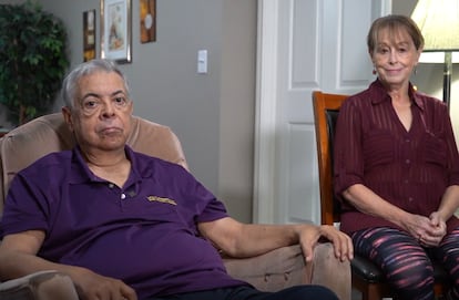 Leo Armando Ramírez y su esposa, Rosa Esthela, en su apartamento de Austin, Texas.