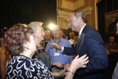 Alberto Fabra se ha despedido de todos los asistentes al pleno de renuncia como alcalde de Castellón.